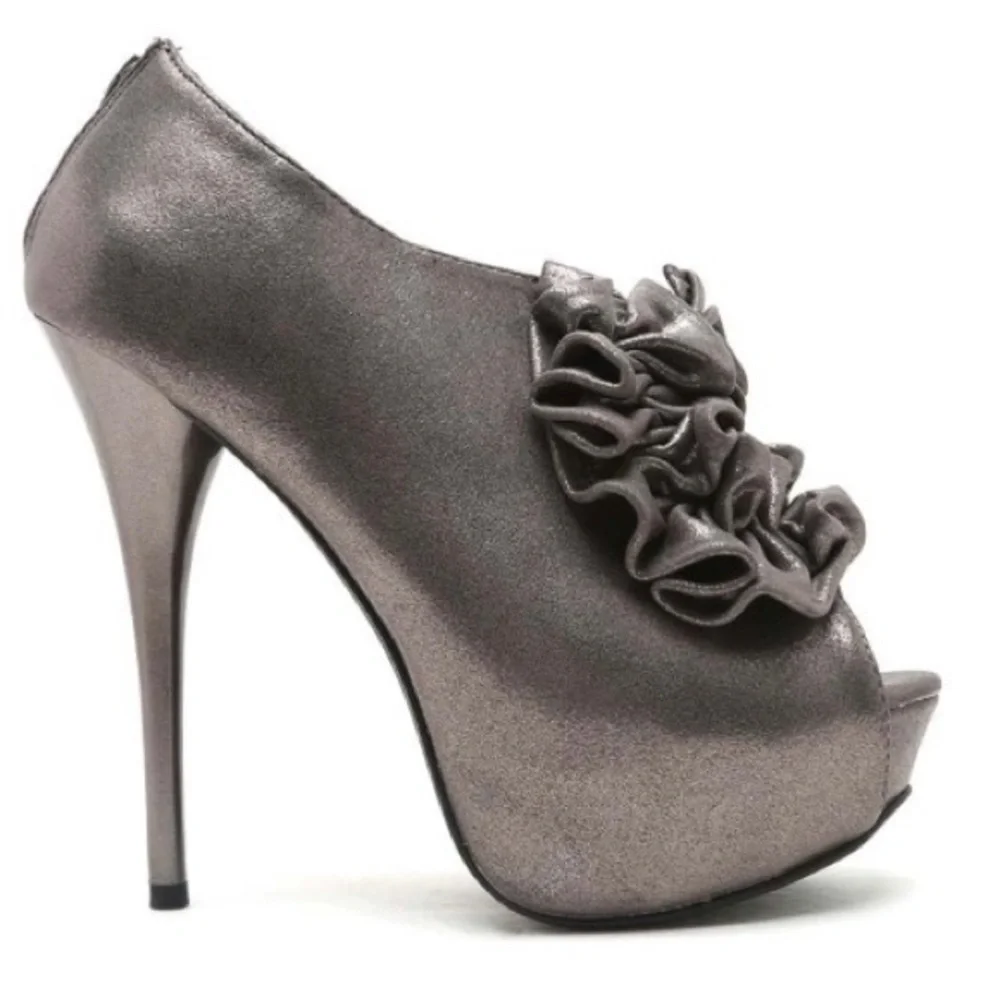 Qupid Ruffled Platform Bootie - Picture 2 of 15